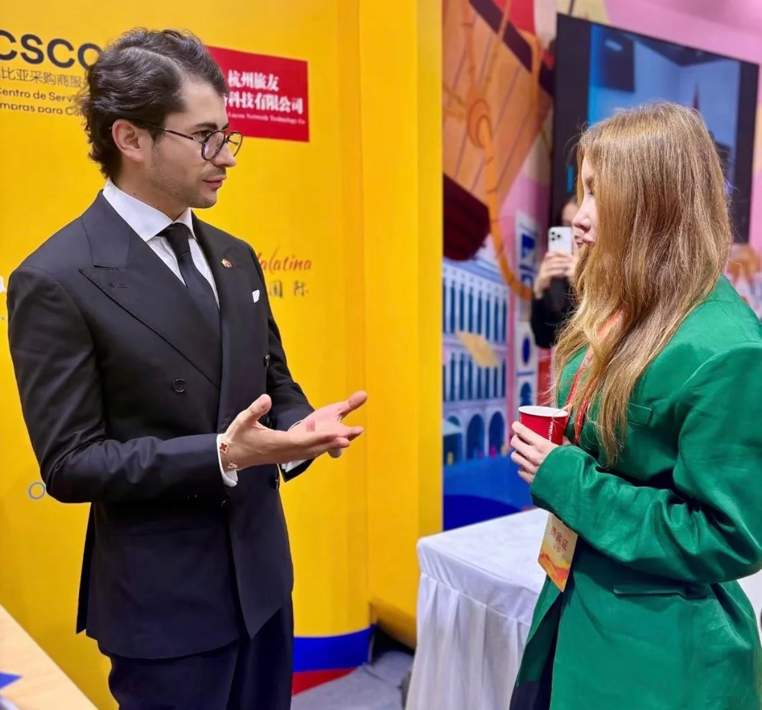 Relaciones diplomáticas durante un evento comercial en China